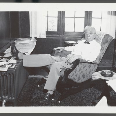 Norris resting in his office - 0706_0501